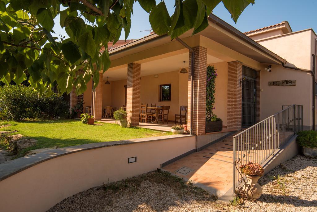 B&B Corte Degli Struzzi Pescia Romana Exterior foto